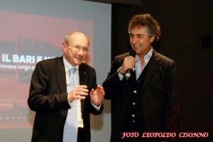 Alla fine Michele Salomone ha salutatoi tifosi gli amici e colleghi che sono venuti a onorarlo per i suoi 40 anni di attività giornalistica 