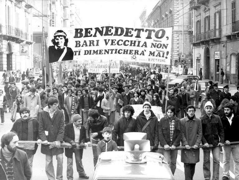 Manifestazione il giorno dopo l'assassinio di Benedetto Petrone 29 novembre 1977